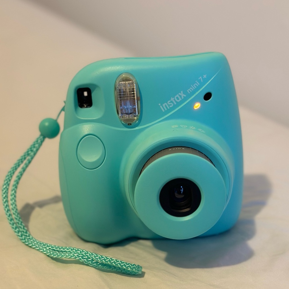BRAND NEW FUJIFILM INSTAX MINI 7+